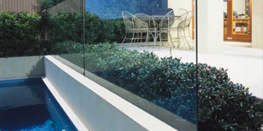 Glass-balustrade-with-pool